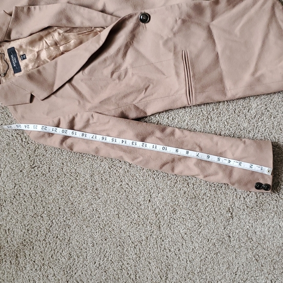 Like-new, lined MaxMara camel-colored wool blazer - Picture 9 of 10